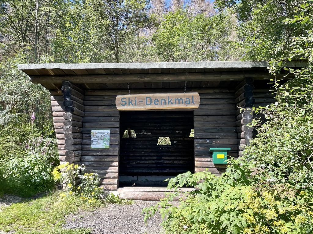 38667 - Schutzhütte Skidenkmal