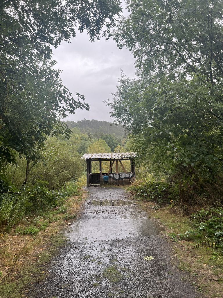 Lunch shelter near L 3089