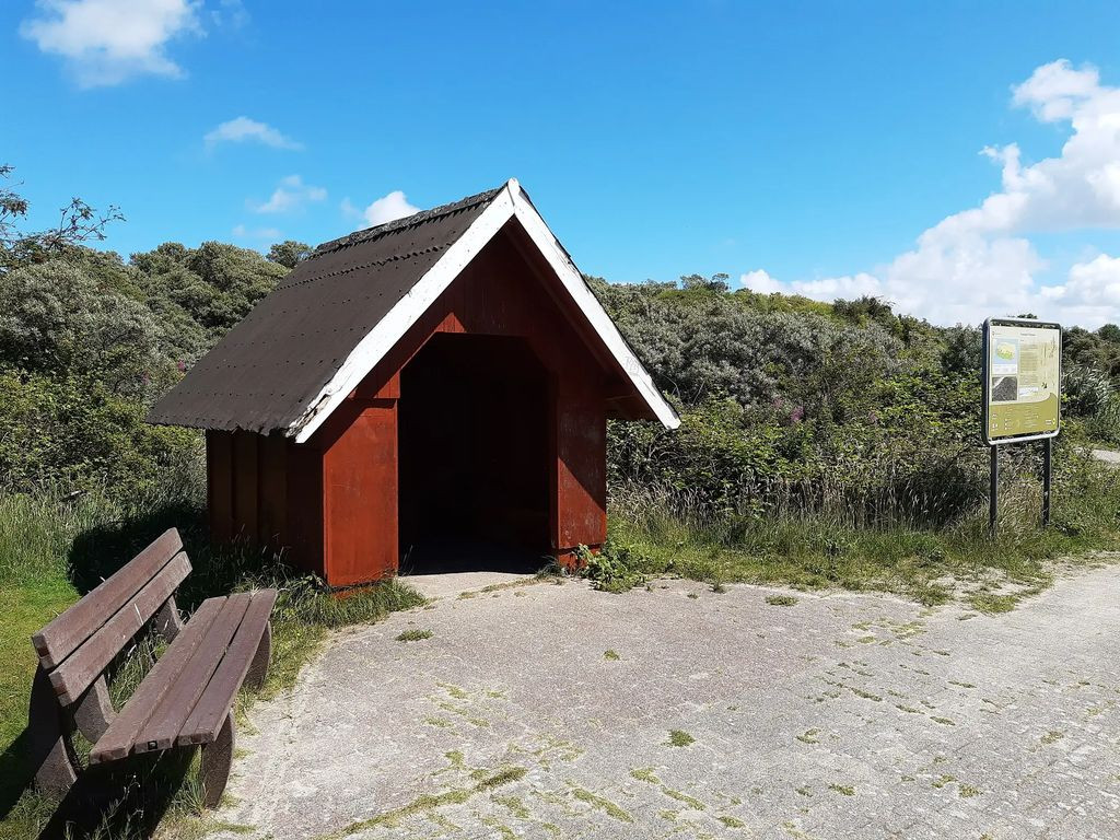 Shelter near Strandpadd