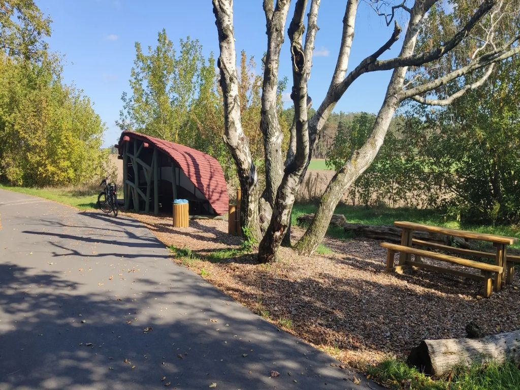 Schutzhütte am Radweg