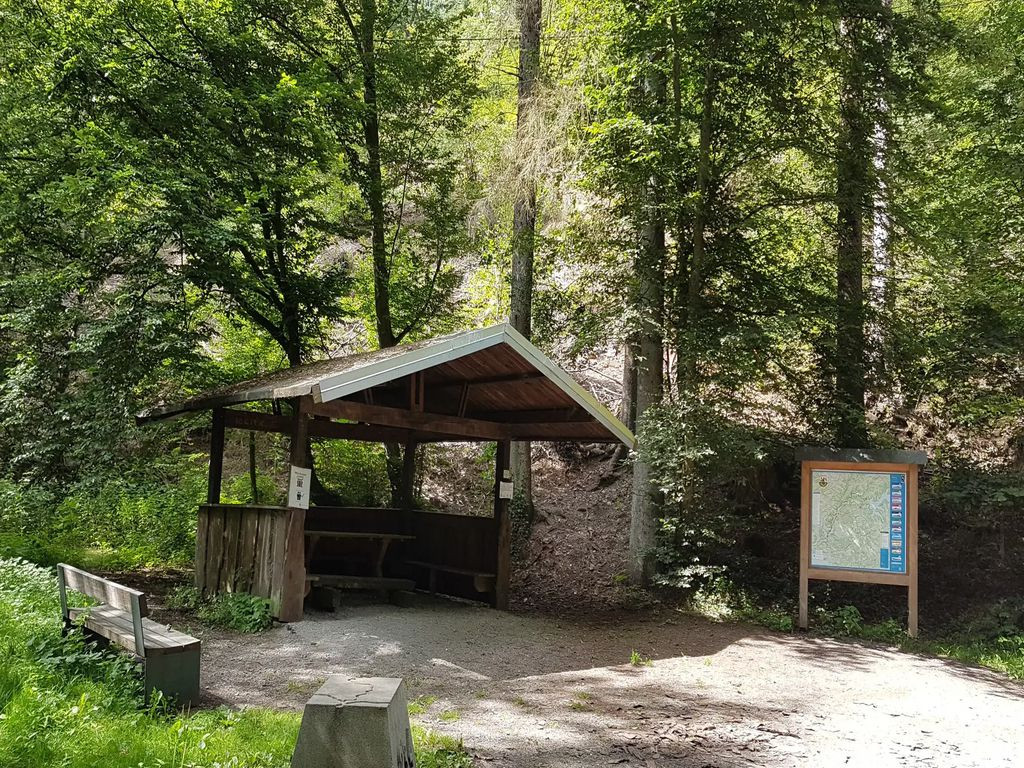 Schutzhütte Wanderbrücke