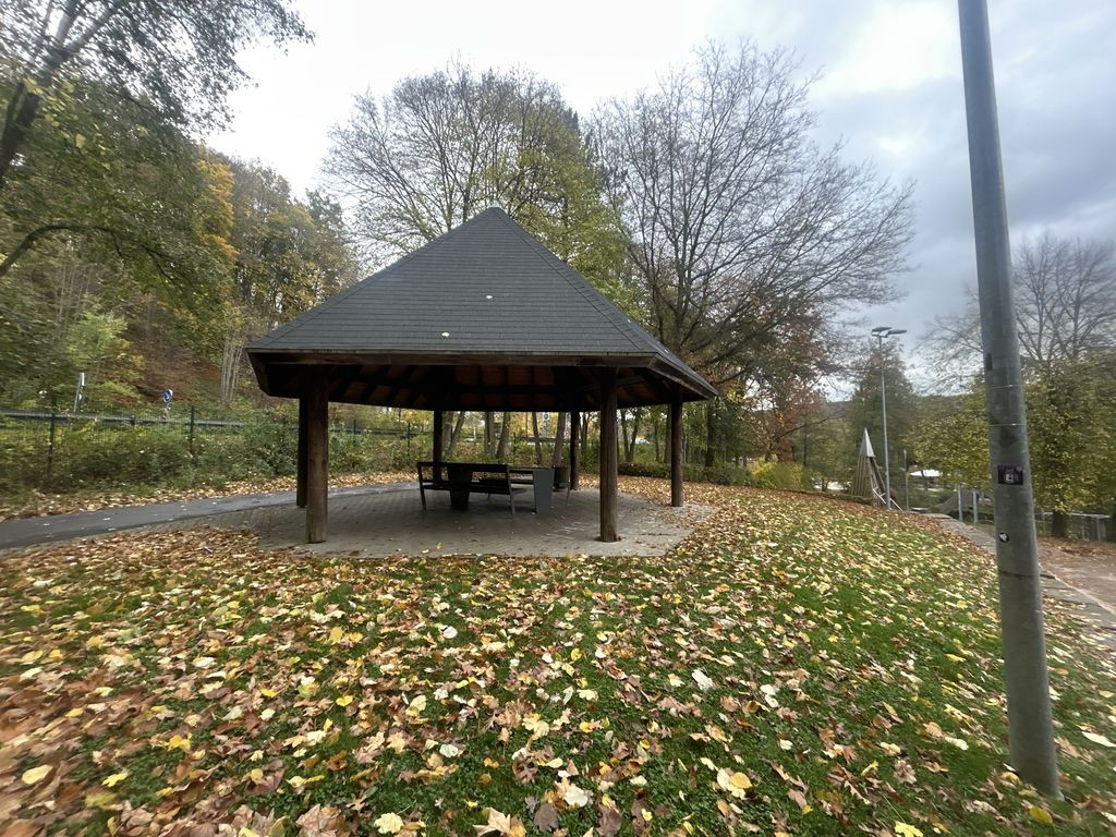 Wetterschutzpilz am Skatepark