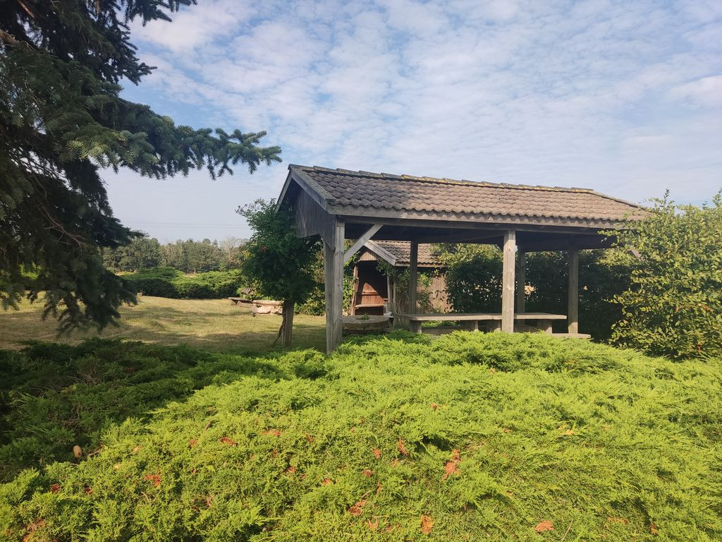 Mill with shelter