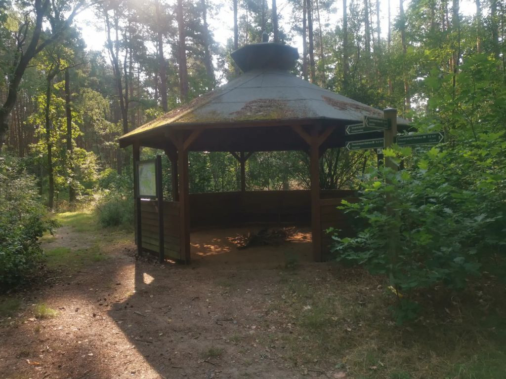 Schutzhütte am Sechswegepunkt