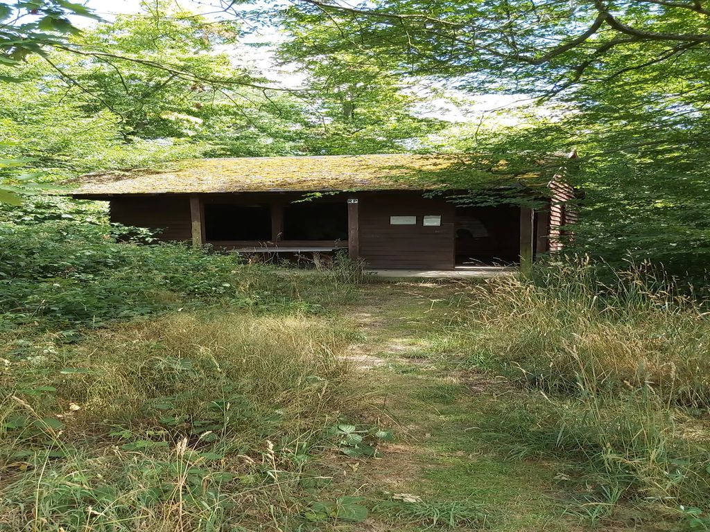 Shelter near B 42