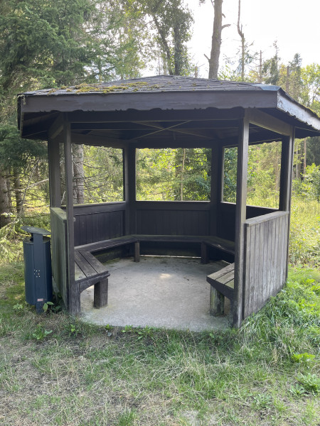 Shelter near Westerwaldquerbahn