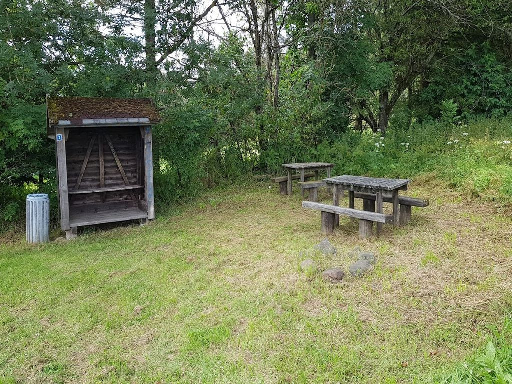 Lean to shelter and rest area