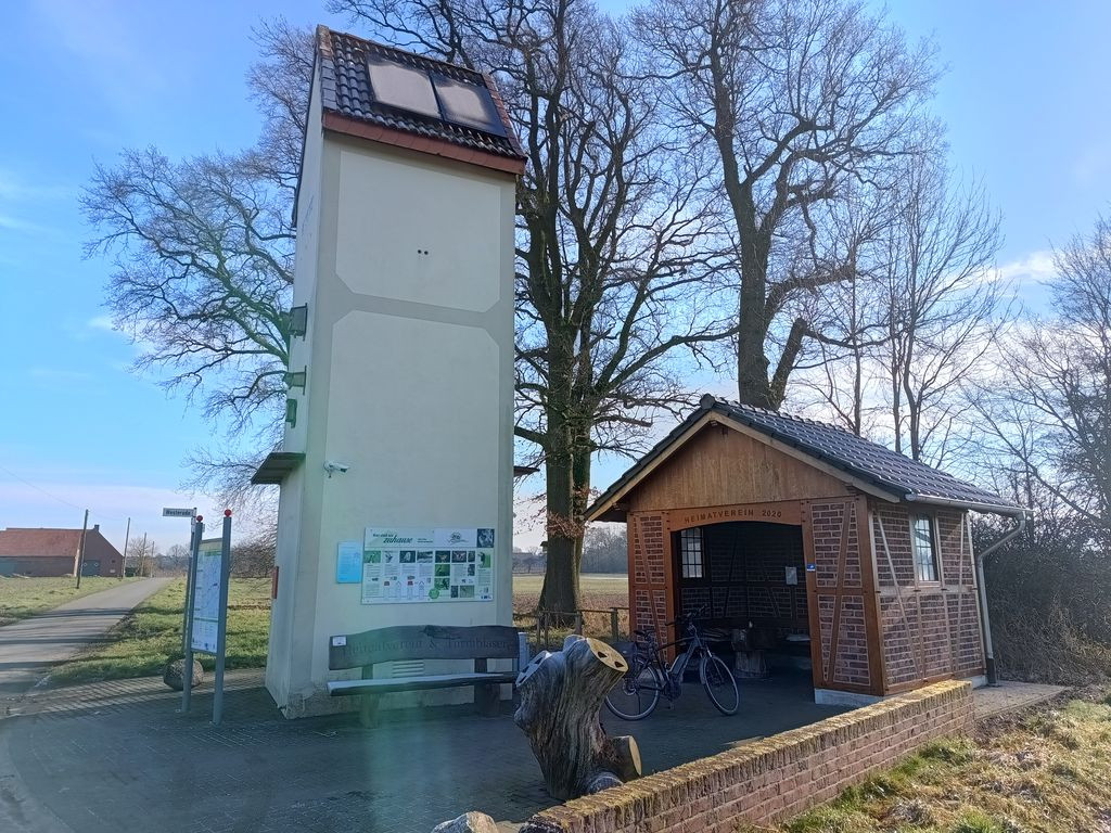 Wetterschutzhütte am Artenschutzturm.