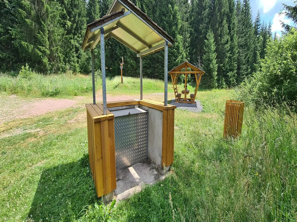 98694 - Grillplatz mit Schutzhütte