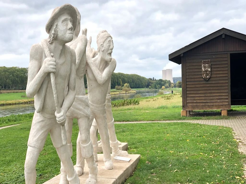 Hütten Hüossen Skulptur