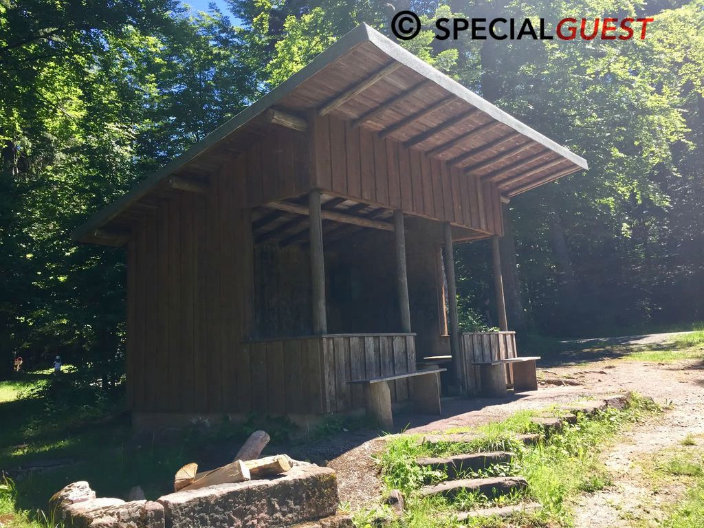 Shelter near Peter-Liebig-Weg