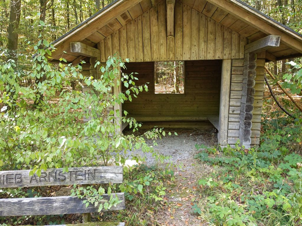 Shelter near A 81