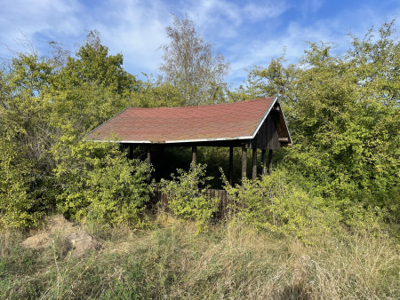 Lunch shelter near B 100;B 183