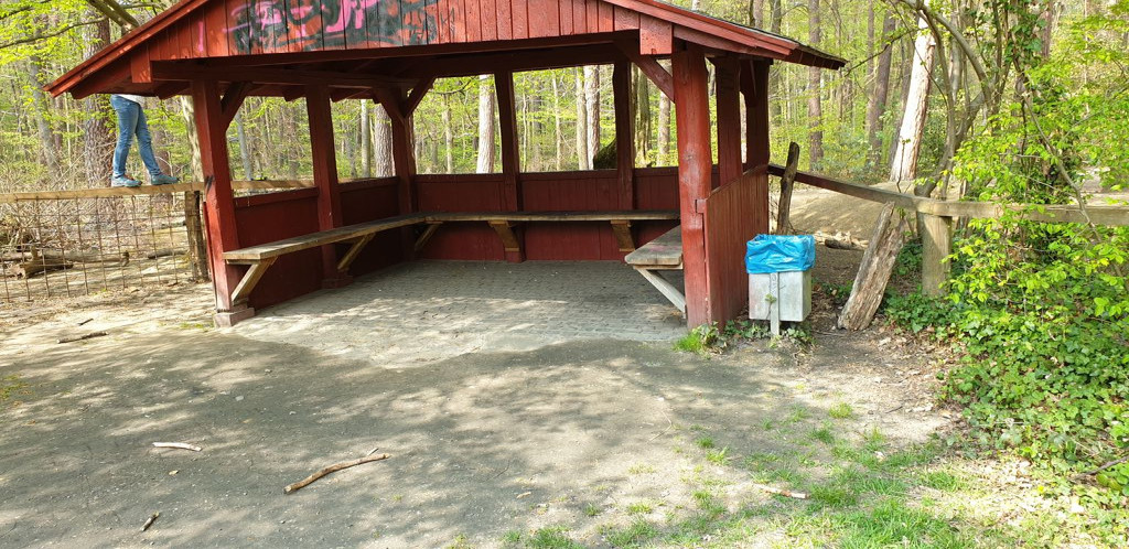 Lunch shelter near Schmales Alleechen