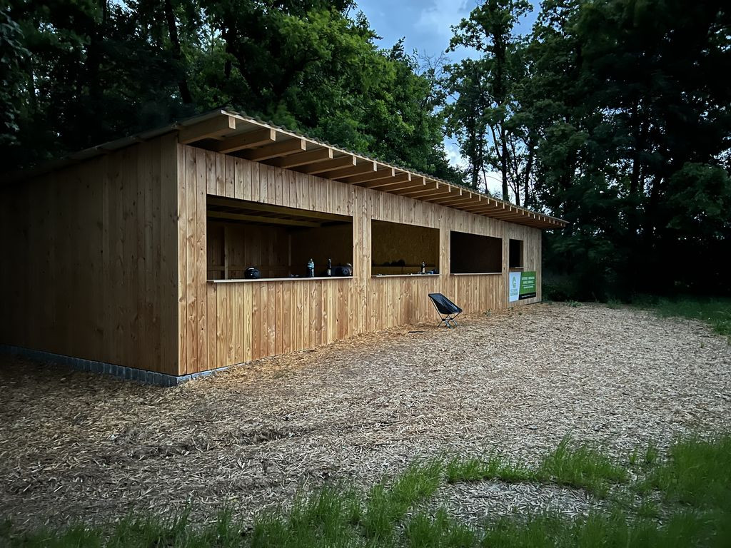 hut wine bar