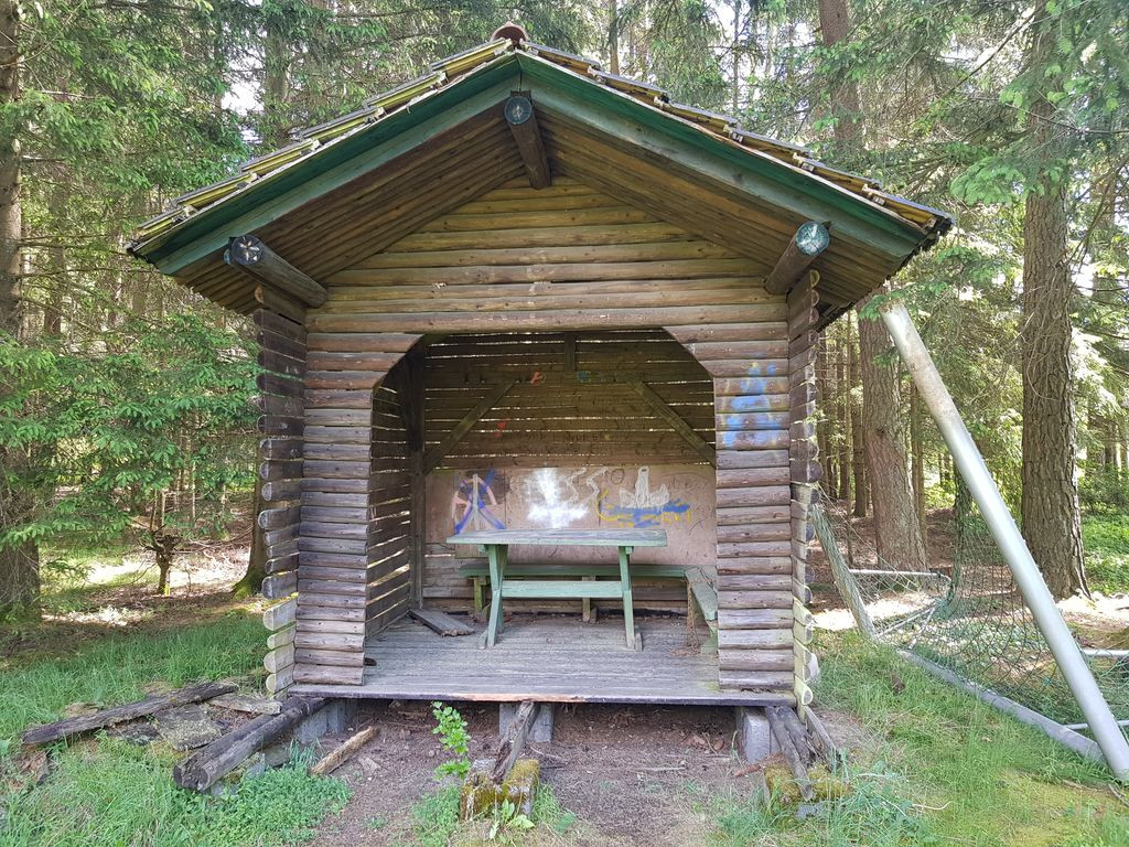 Blockhütte am Bolzplatz