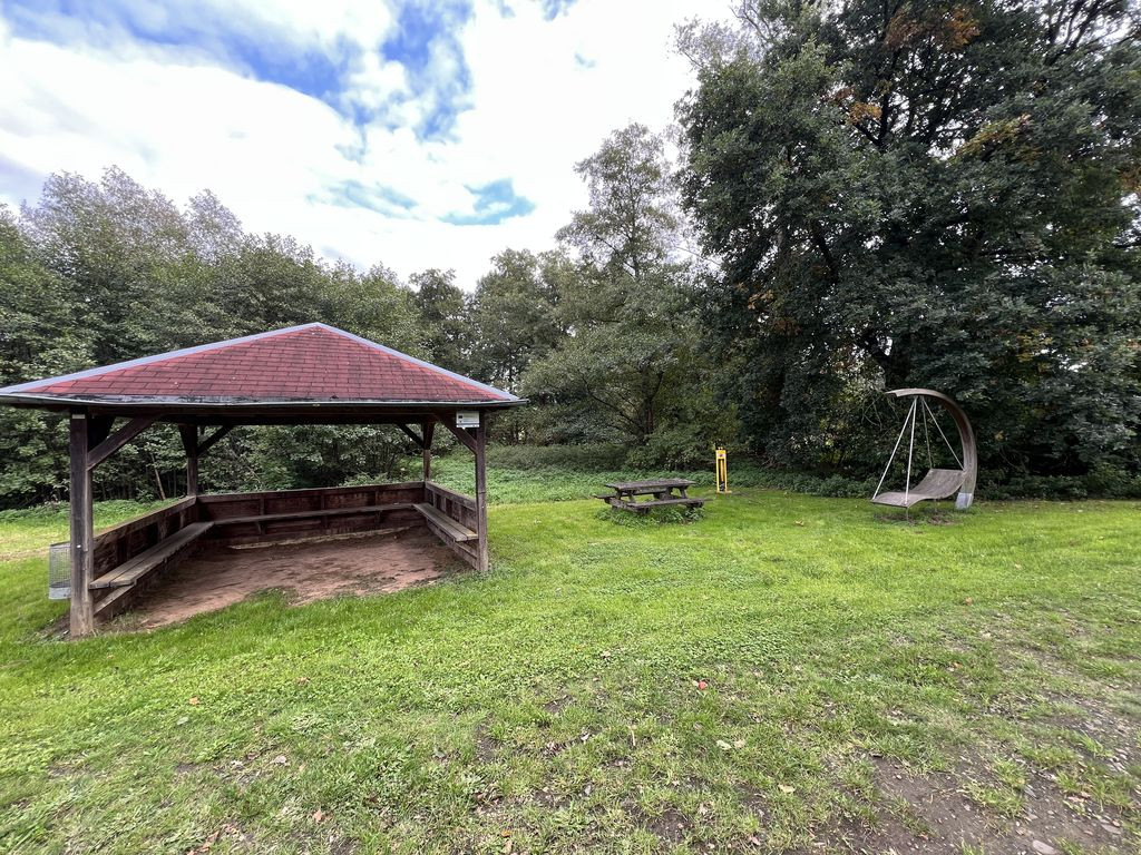 Shelter near L 3048