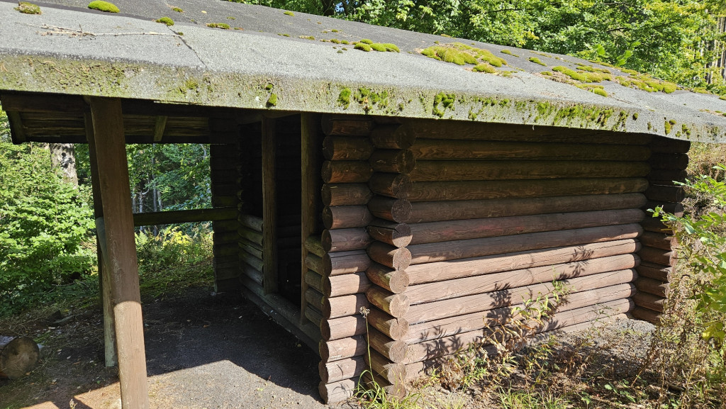 Shelter near Gartenstieg