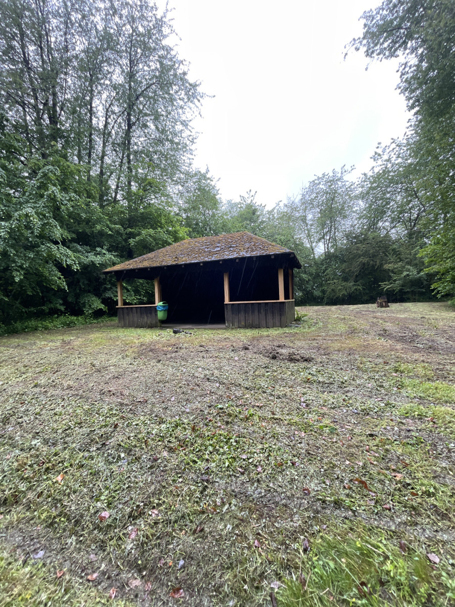 Shelter near Fritz-Wunderlich-Weg