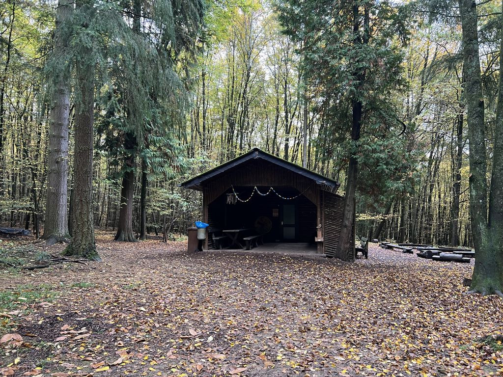 Shelter near L 3286