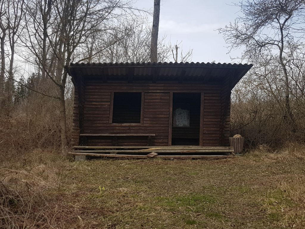 8665- Schutzhütte