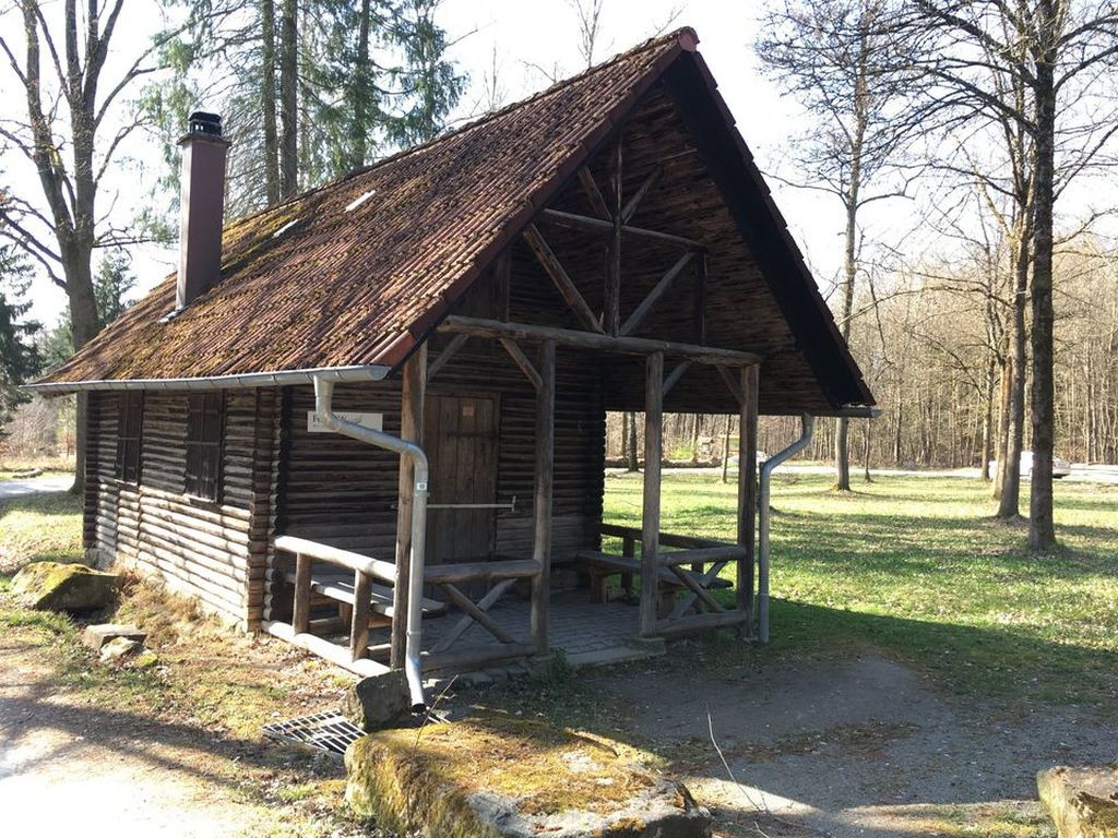 Lunch shelter near B 464
