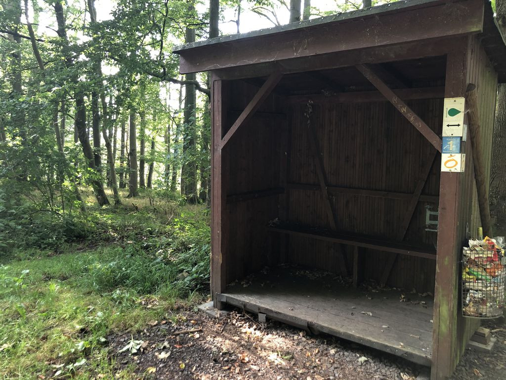 Kleine Schutzhütte am Habelstein