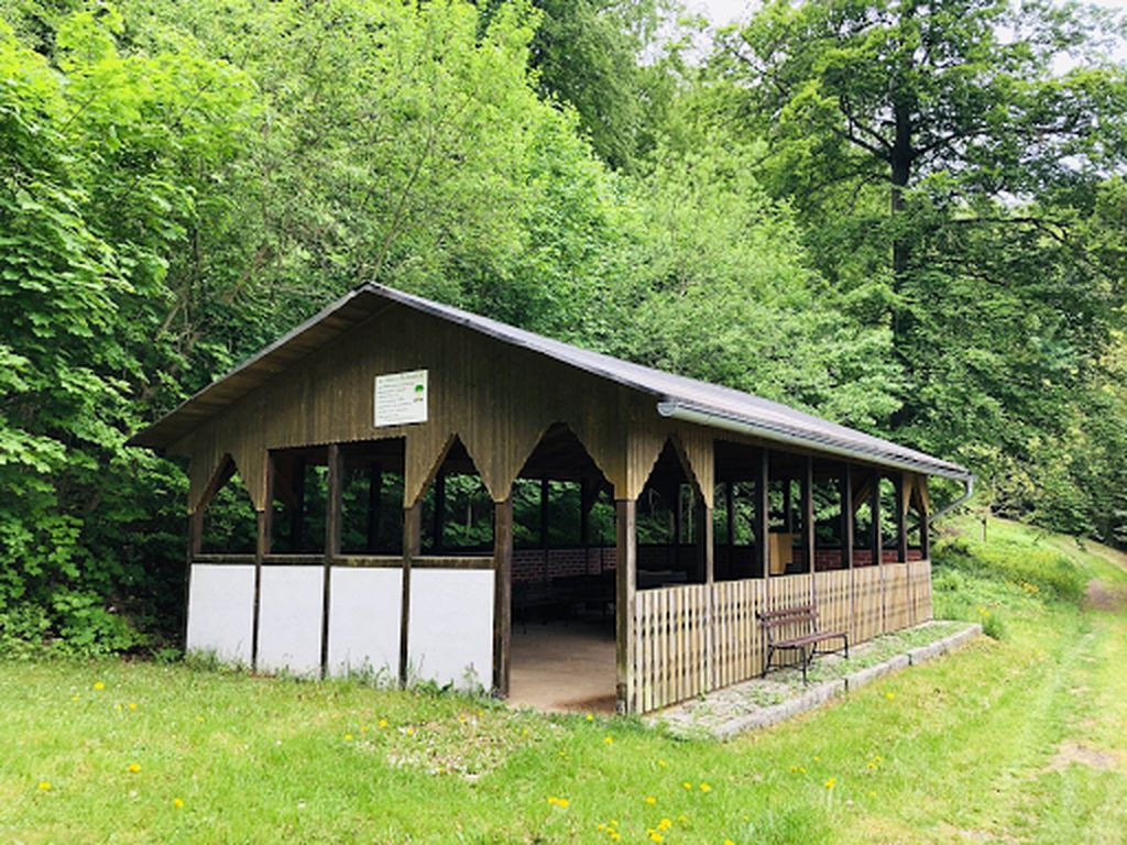 große Schutzhütte