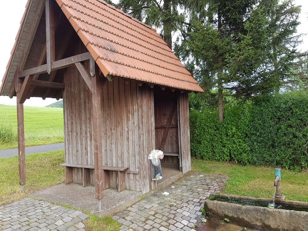 Shelter hut with water