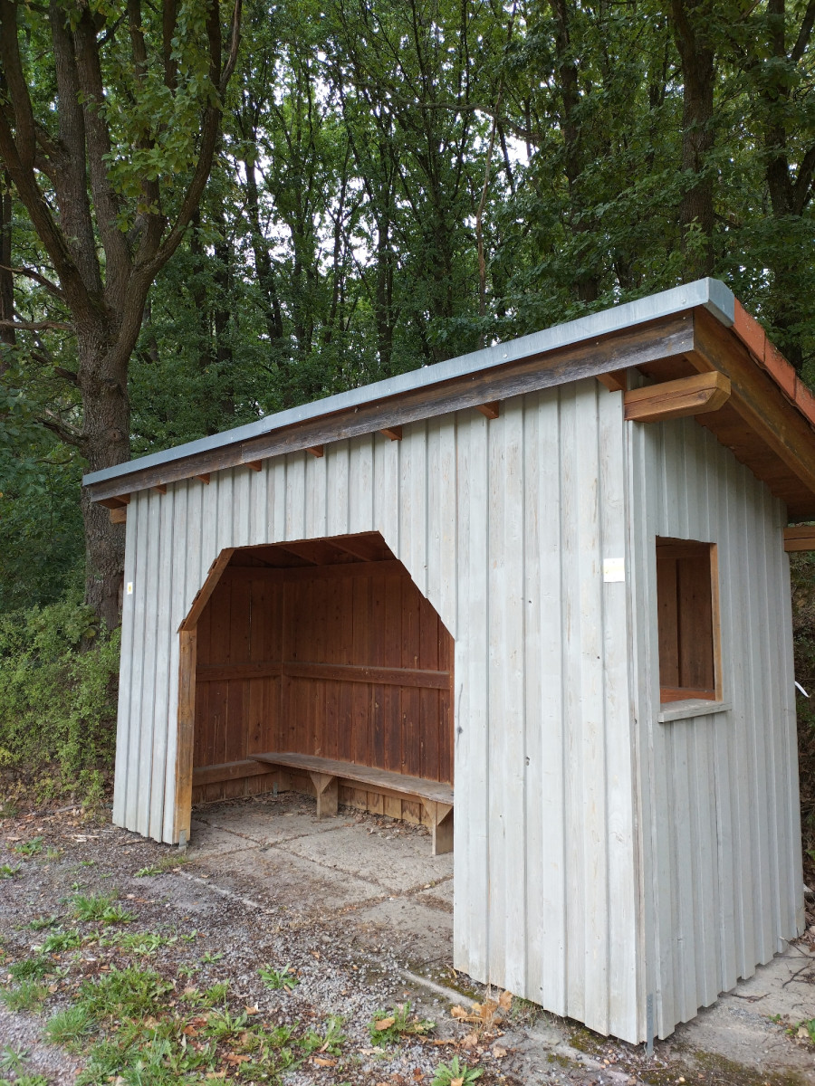 Shelter near Kolonnenweg