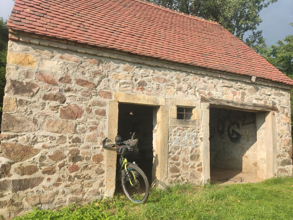 Shelter near Cossebauder Straße