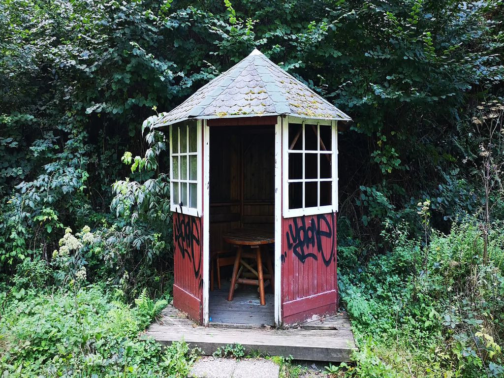 Shelter near Aspeler Bachtal