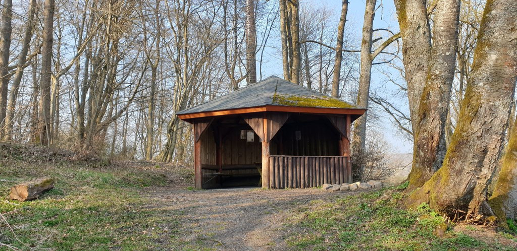 Lunch shelter near L 3046