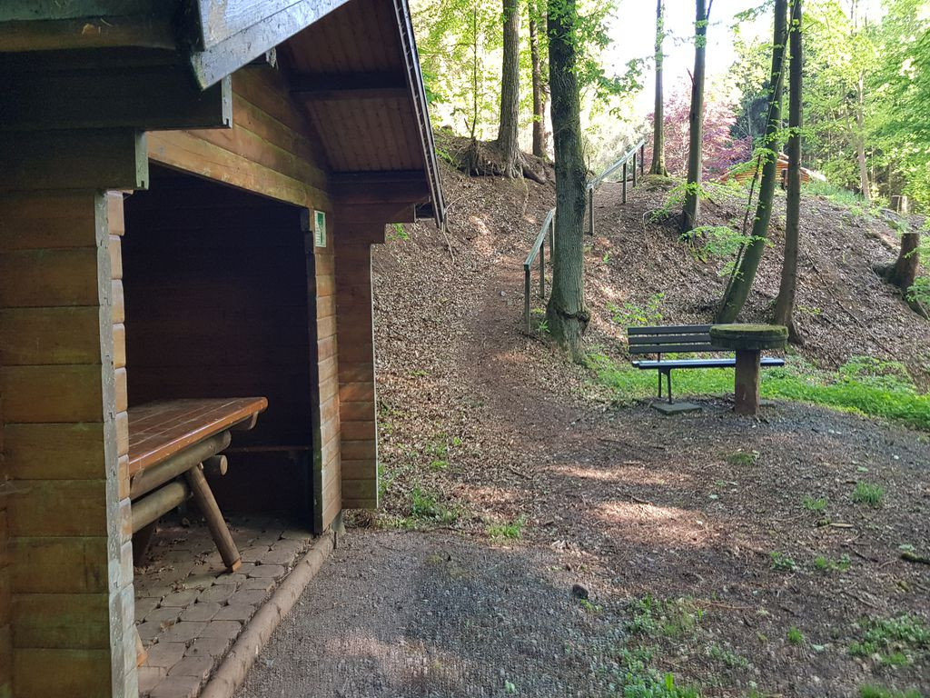 lean-to Pfaffenborn Hütte