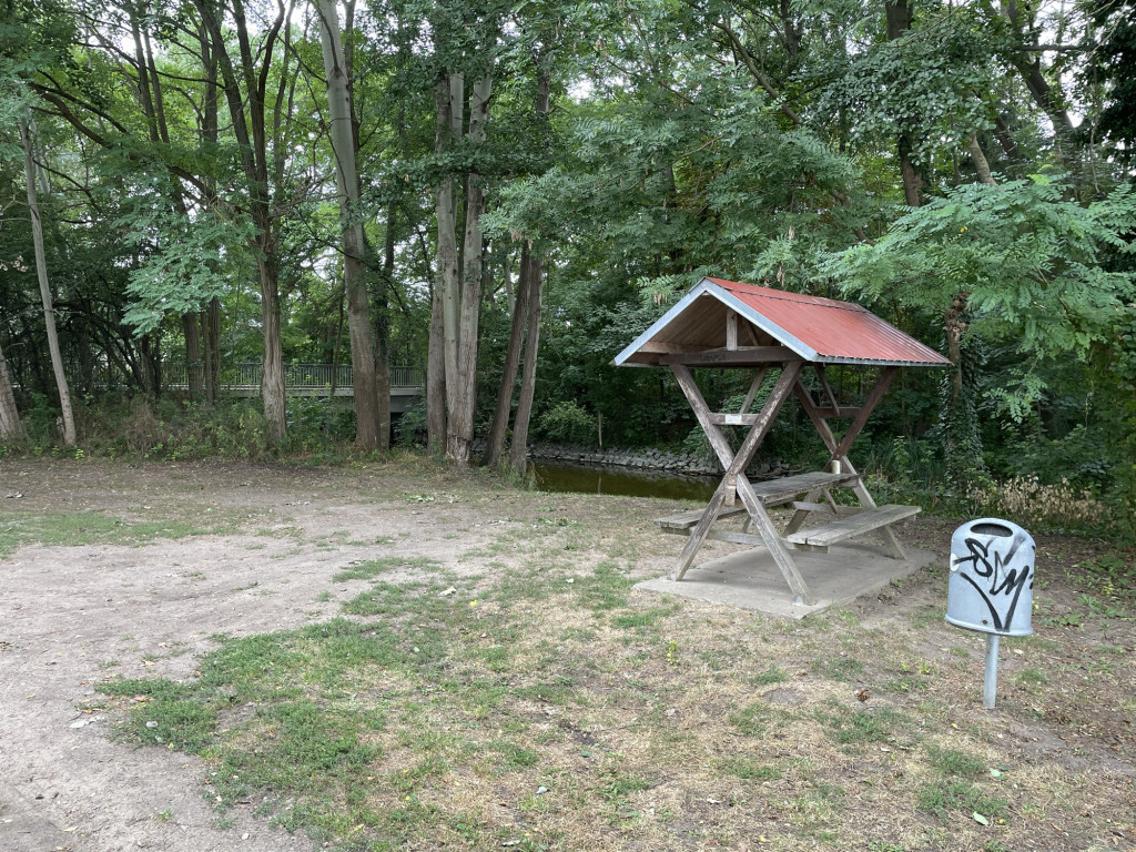 Lunch shelter near Rhinbrücke