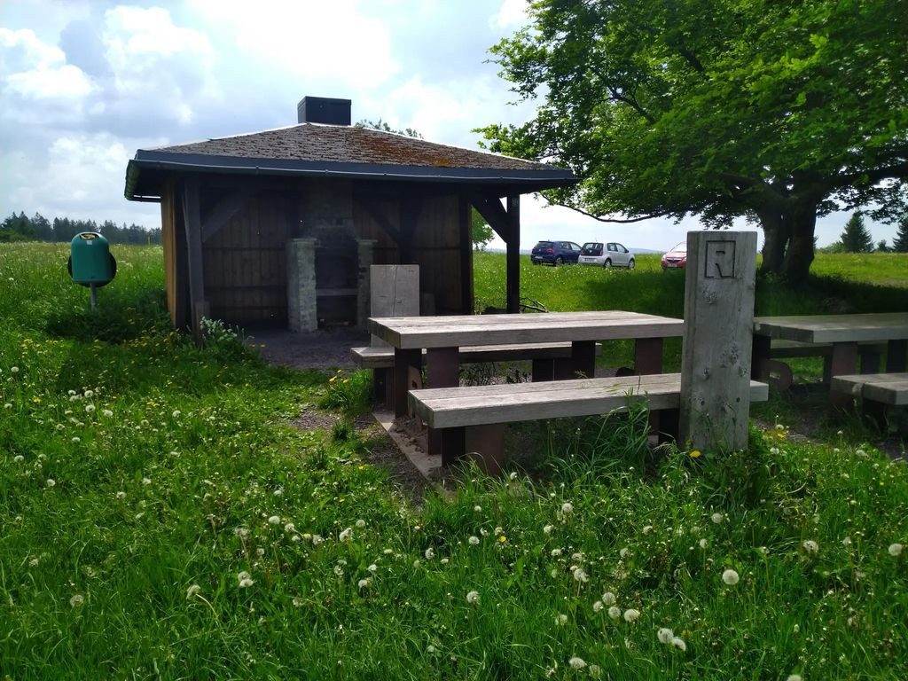 9870- Grillplatz & Schutzhütte