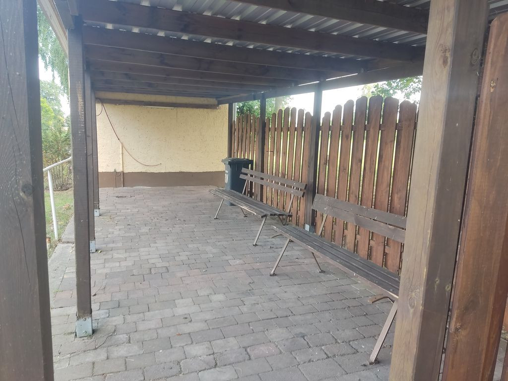 Open shelter