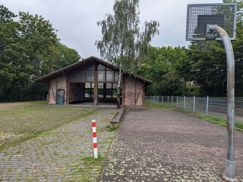Shelter Brander Bahnhof