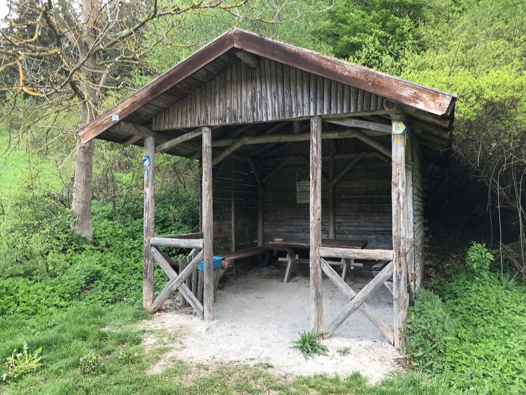 Schutzhütte im Tal der Weißen Laber