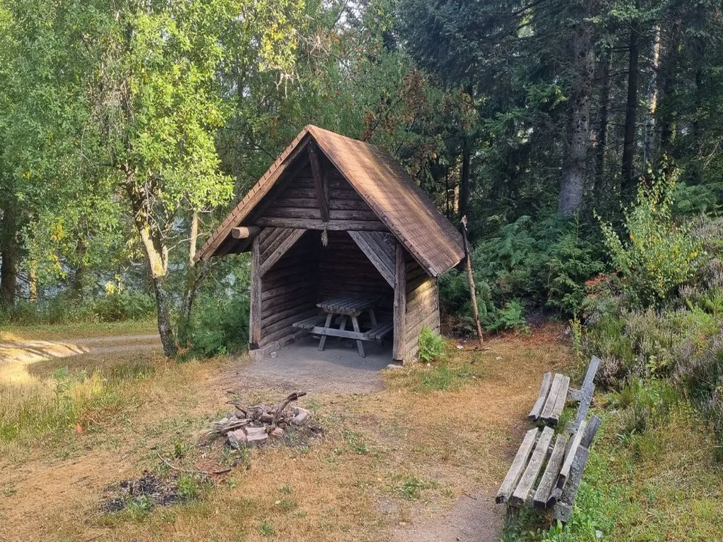 77889 - Schutzhütte