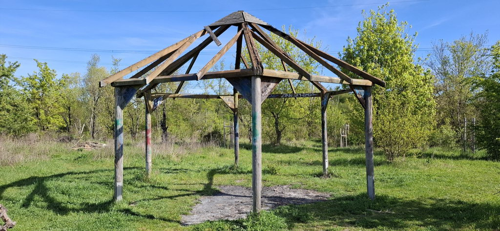 Open shelter