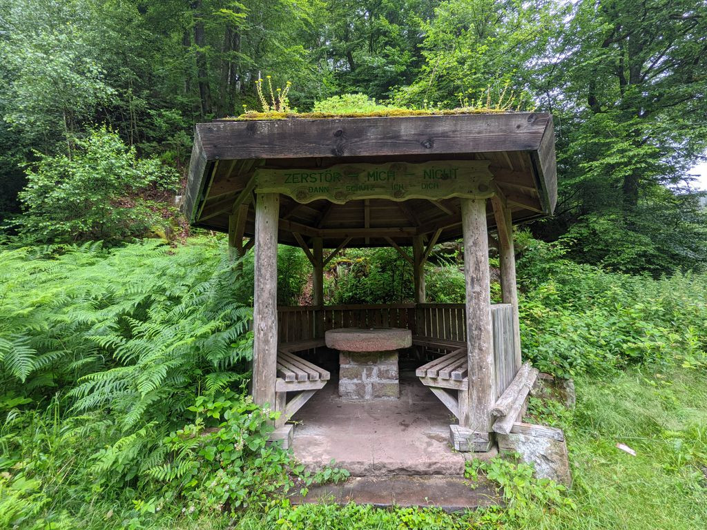 Schutzhütte/ Pilzhütte