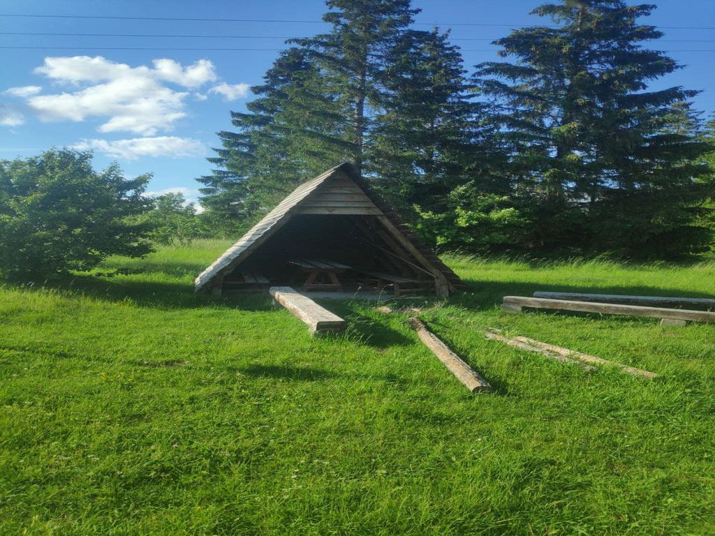 Shelter near Trogfurter Brücke