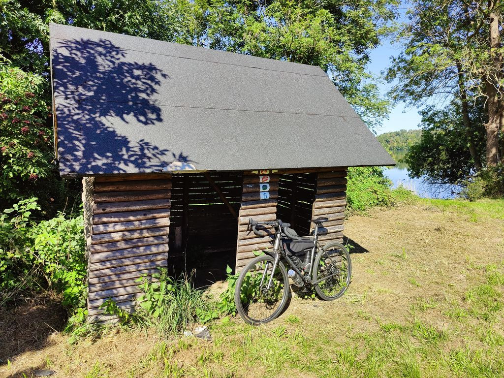 Schutzhütte mit Bademöglichkeit