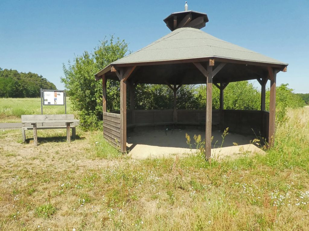 Schutzhütte am Radweg