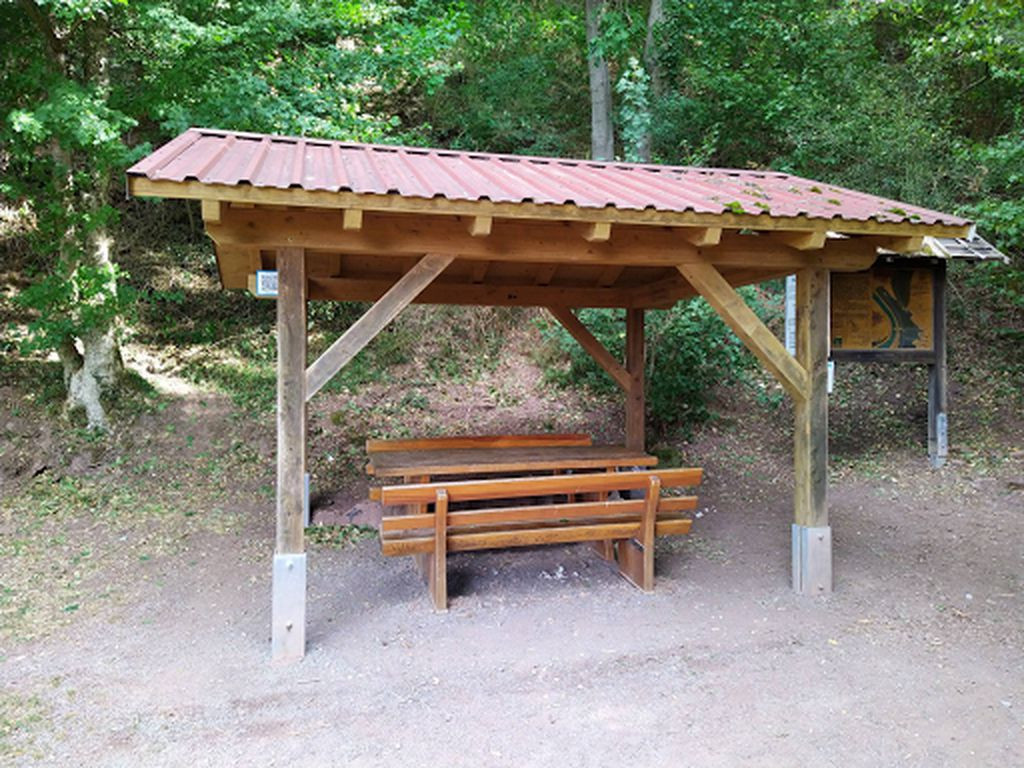 Überdachter Rastplatz