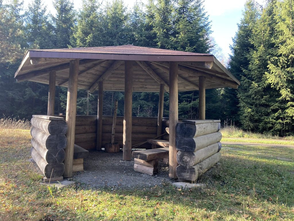 Lunch shelter near Zu den Anwesen Föhrenreuth