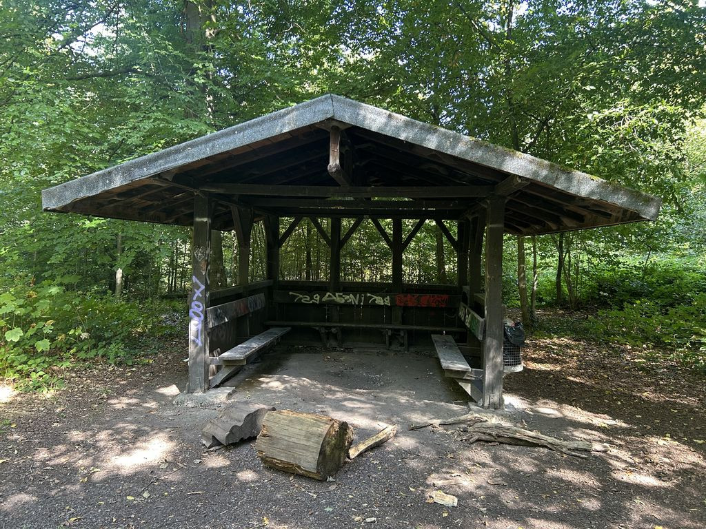 Schutzhütte bei der Kapelle