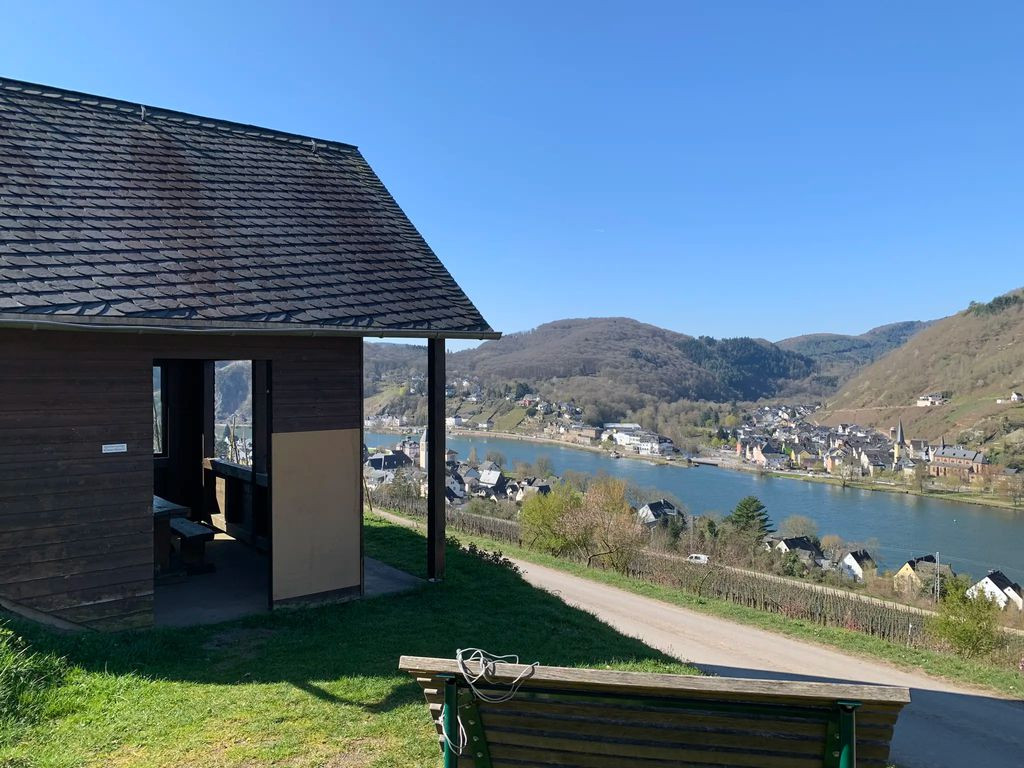 Schutzhäuschen Weinlehrpfad