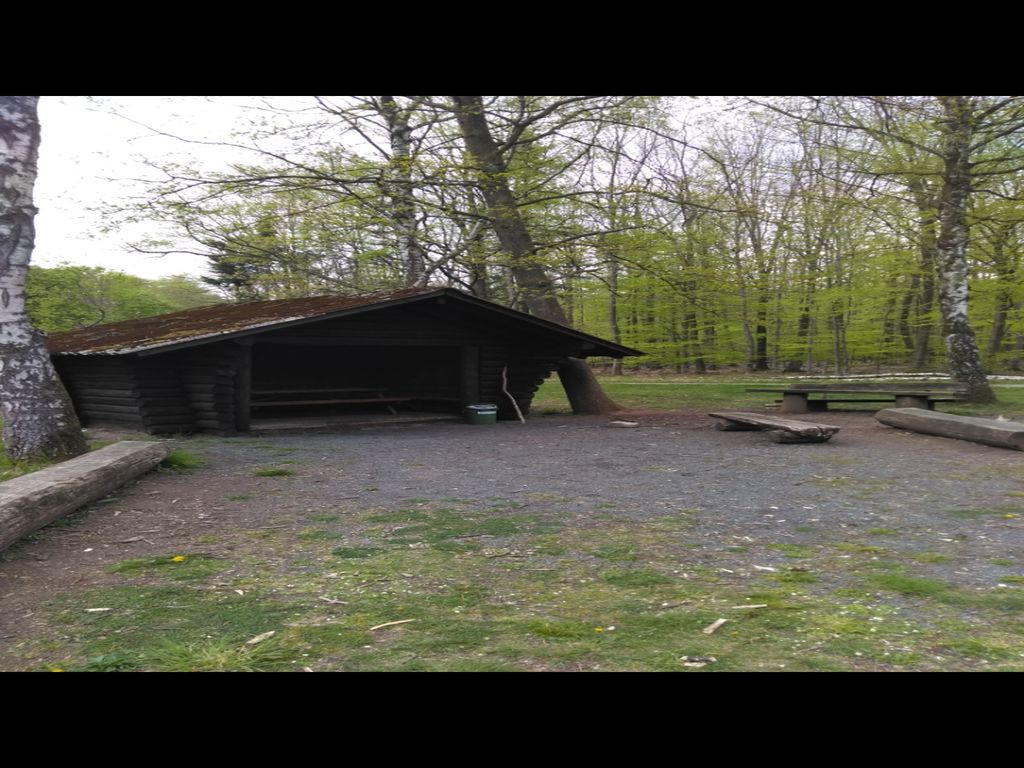 Shelter near Kahlenbergturm